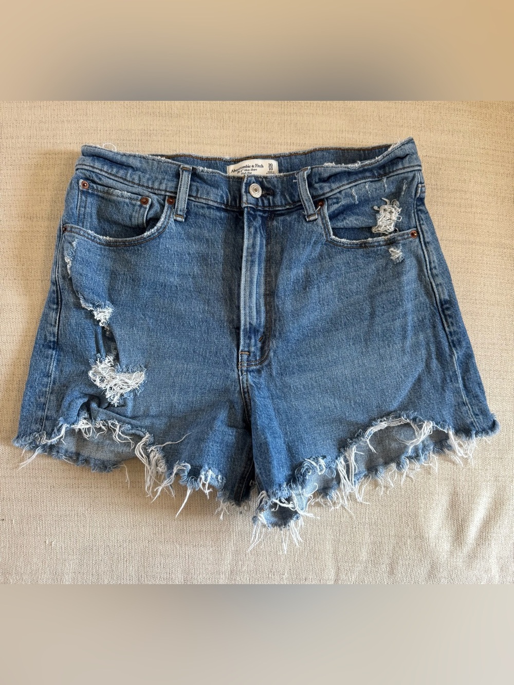 Abercrombie & Fitch The 4” Mom Short High Rise